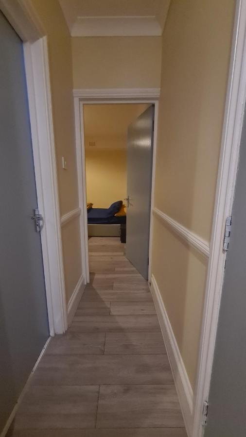 Entire 2 Bedroom Home/Flat In London, Central Line Exteriör bild